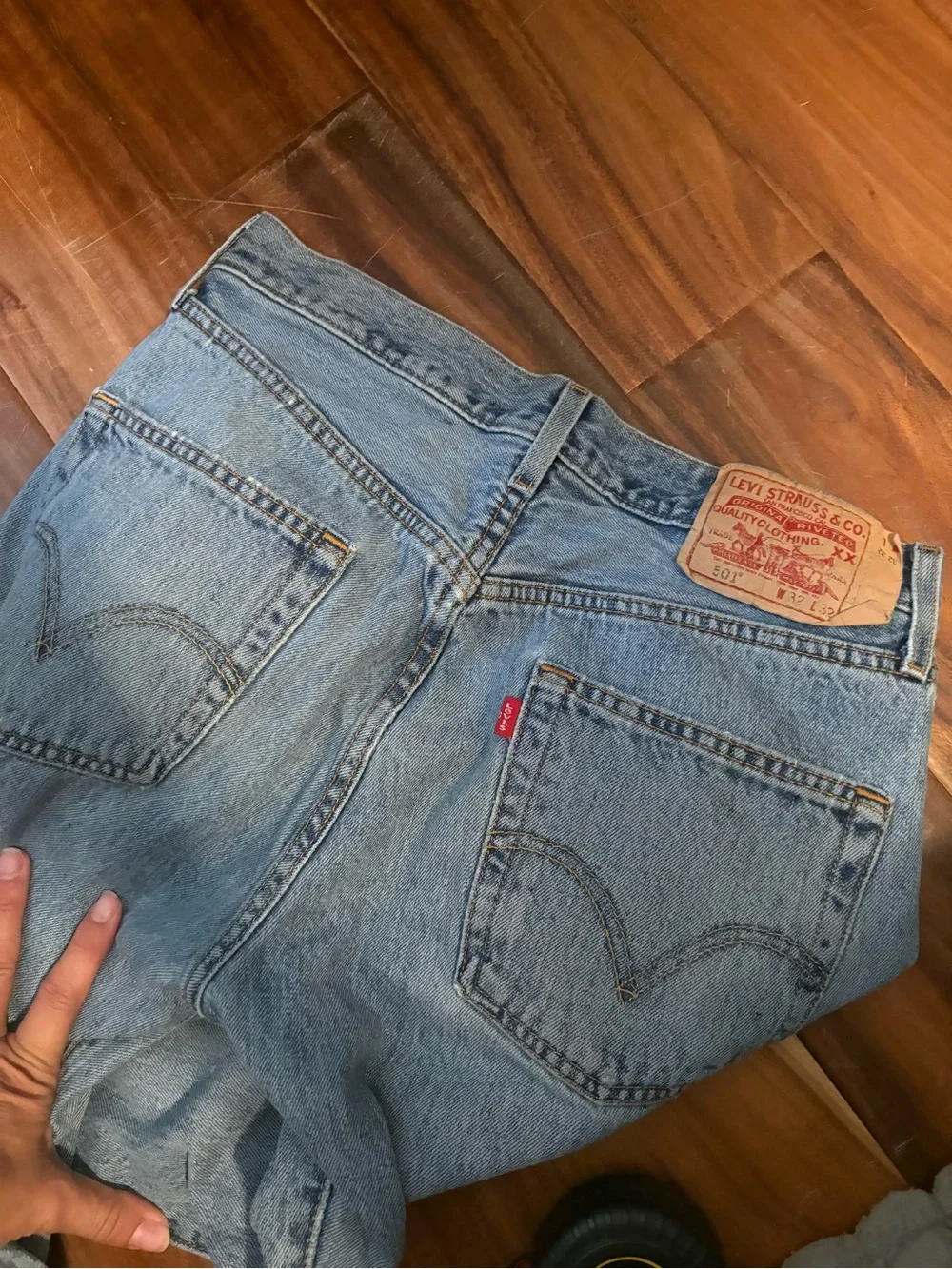 Vintage Levi’s 501  W32 L32 Light Wash Button Fly Distressed Paint Splat 324